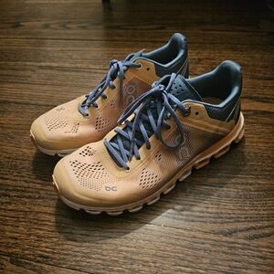 On running cloud sneakers size 6